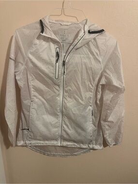 ELEVATE Lightweight White Hooded Windbreaker packable Jacket
